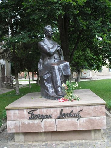 Памятник Б. Лепкому, Бережаны