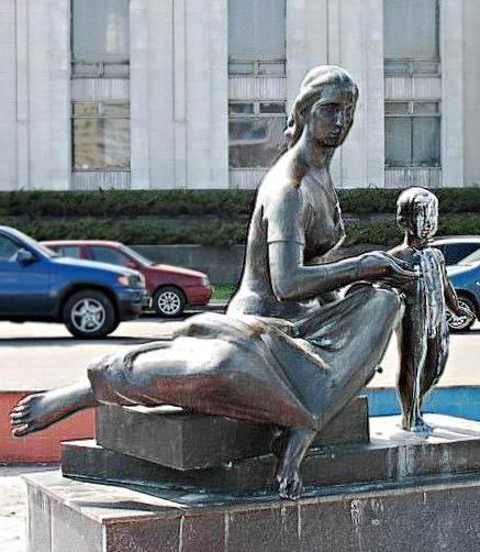 Памятник Матери-одиночке
