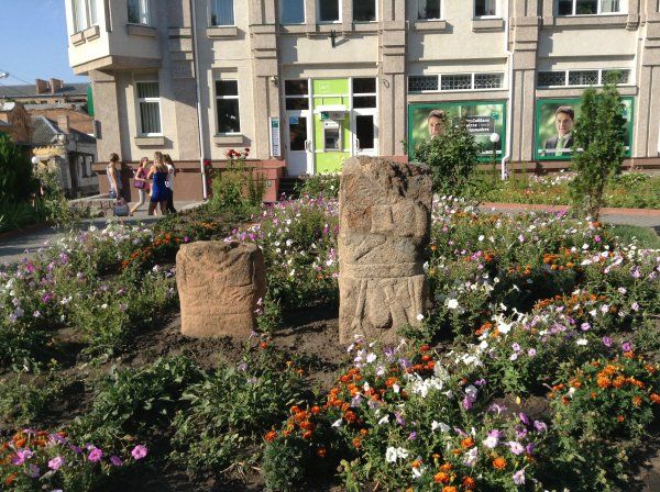 Scythian statues near the museum of local lore