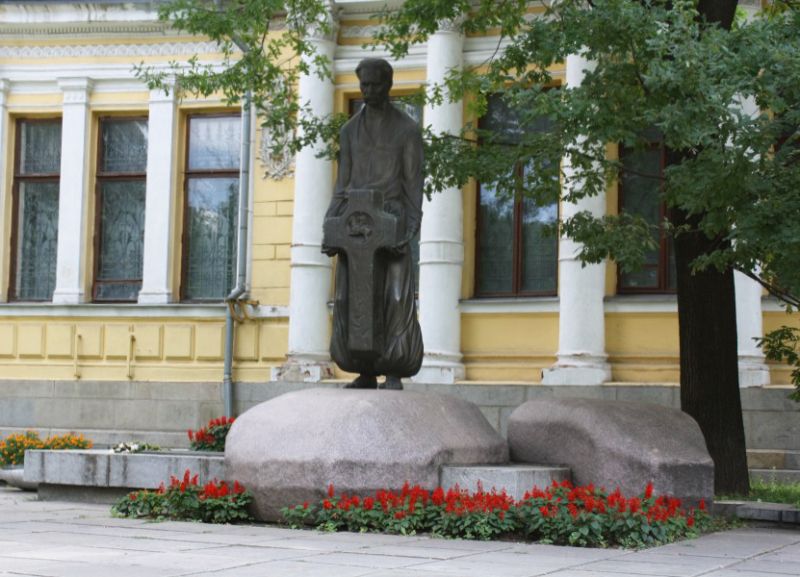 Monument to Dmitry Yavornitsky