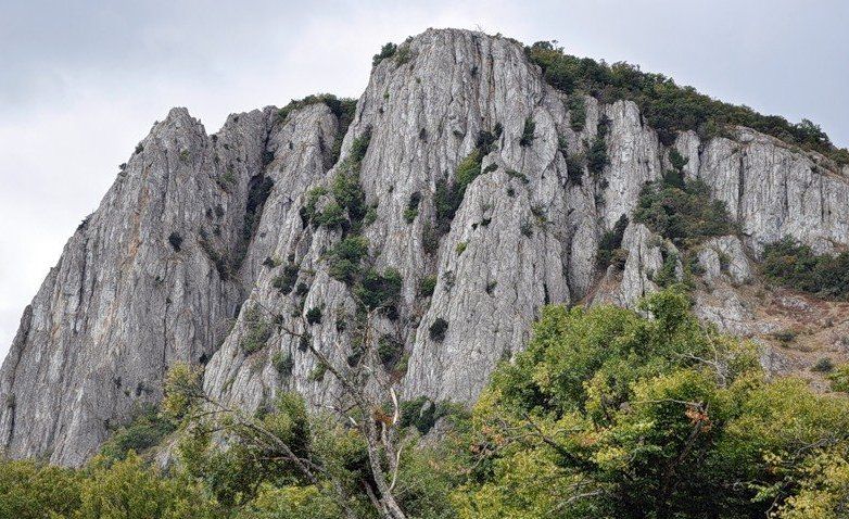  Гора Парагильмен, грошова скеля 