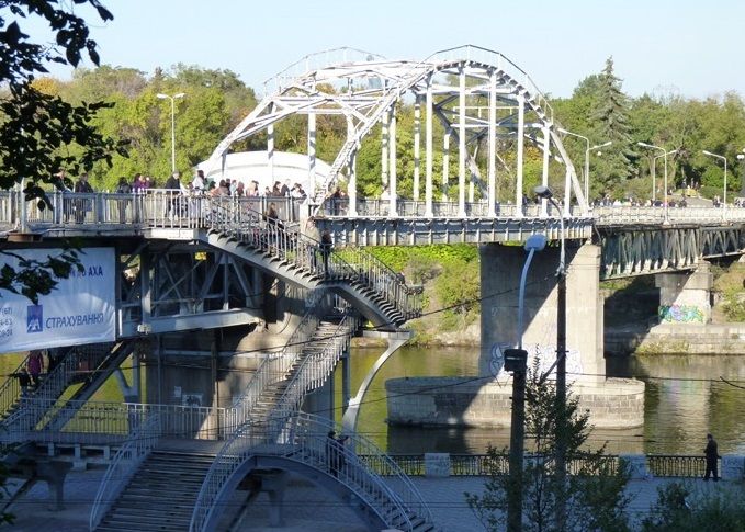 Pedestrian bridge to the Monastery Island