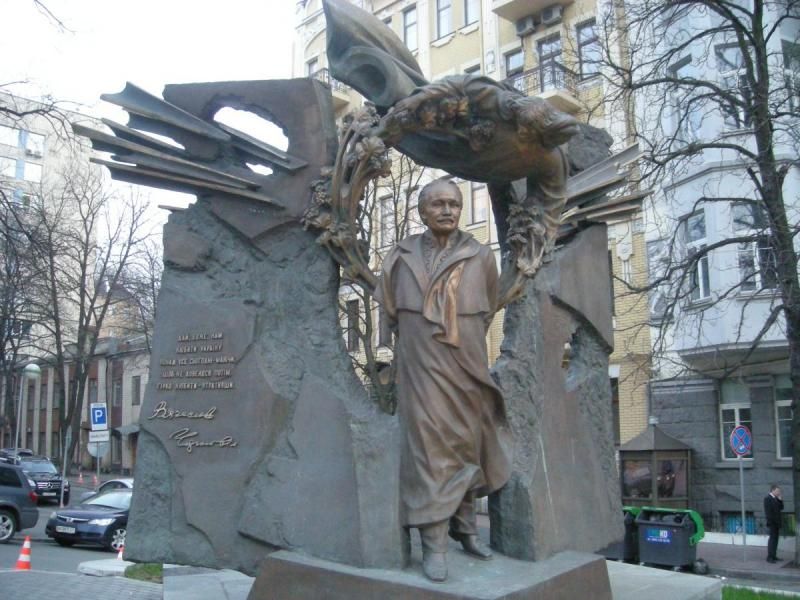 Памятник Вячеславу Черноволу