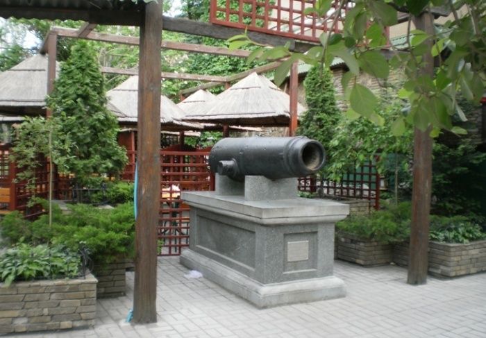  Monument-gun from the warship Boyts, Berdyansk 