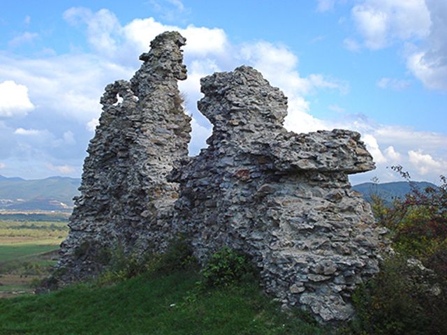 Руины замка Нялаб