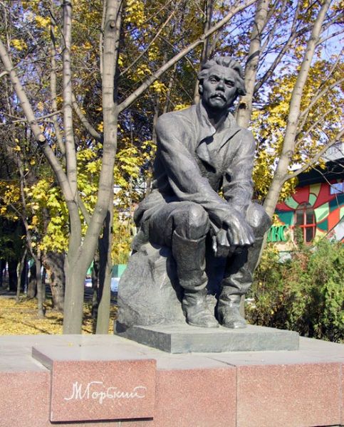 Monument to Maxim Gorky, Dnepropetrovsk