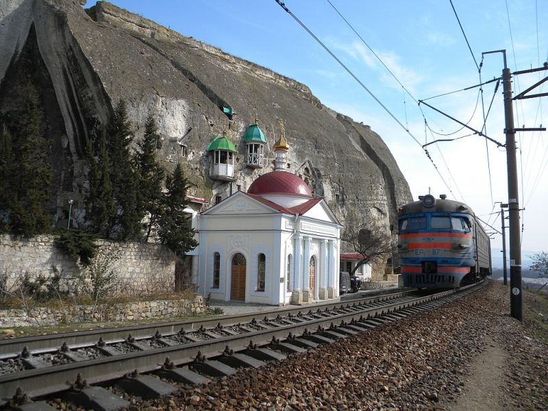 Свято-Климентовский пещерный монастырь