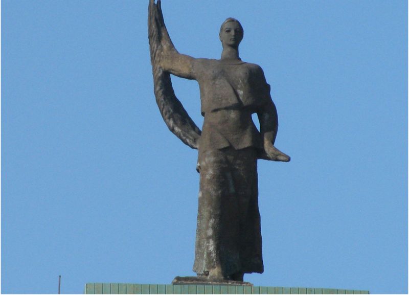 Скульптура Мельпомены, Донецк