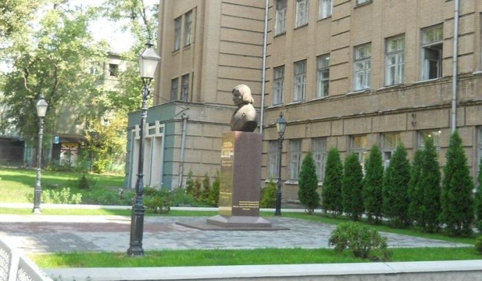 Monument to Gogol, Zaporozhye