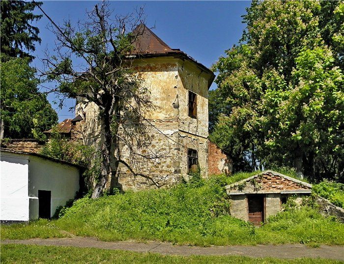 Довжанский замок, Долгое