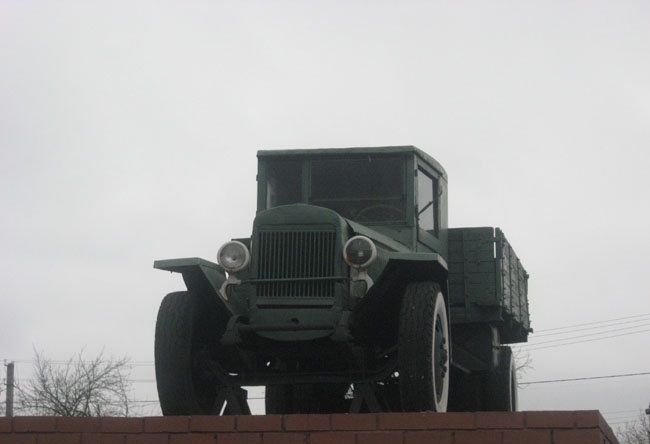 Памятник «Автомобилю-воину, автомобилю-труженику» в Донецке