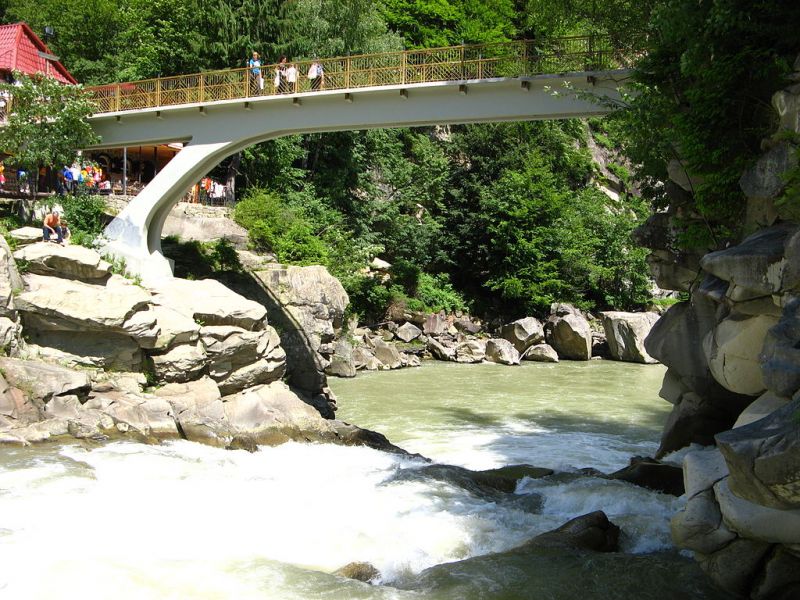  Probi Waterfall, Yaremche 