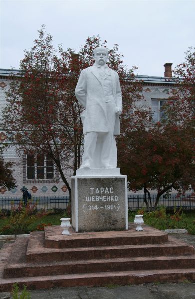 Monument to Shevchenko, Ivan the Pust
