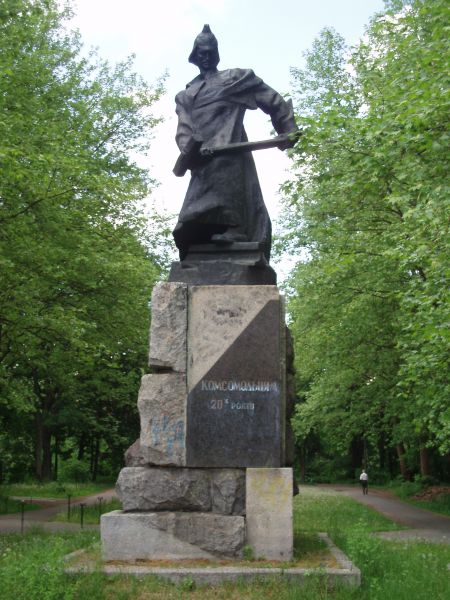 Памятник Комсомольцам 20-х годов