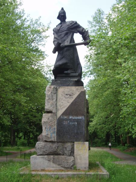 Памятник Комсомольцам 20-х годов