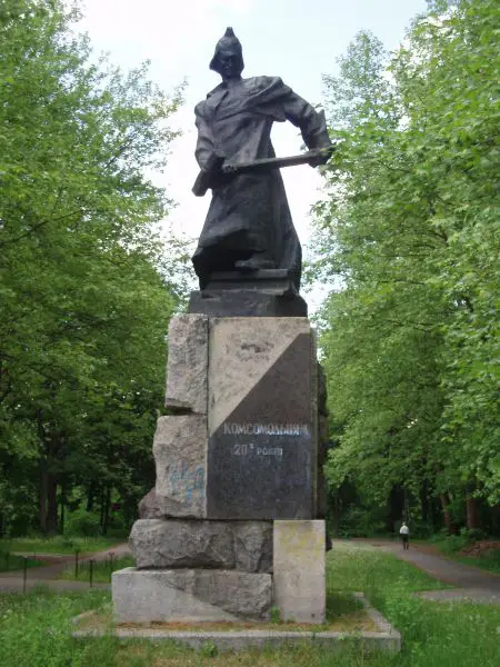 Памятник Комсомольцам 20-х годов