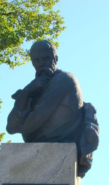  Monument to Taras Shevchenko, Chigirin 