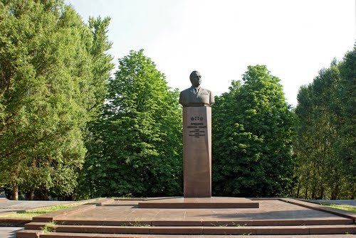 Bust to Leonid Brezhnev, Dneprodzerzhinsk