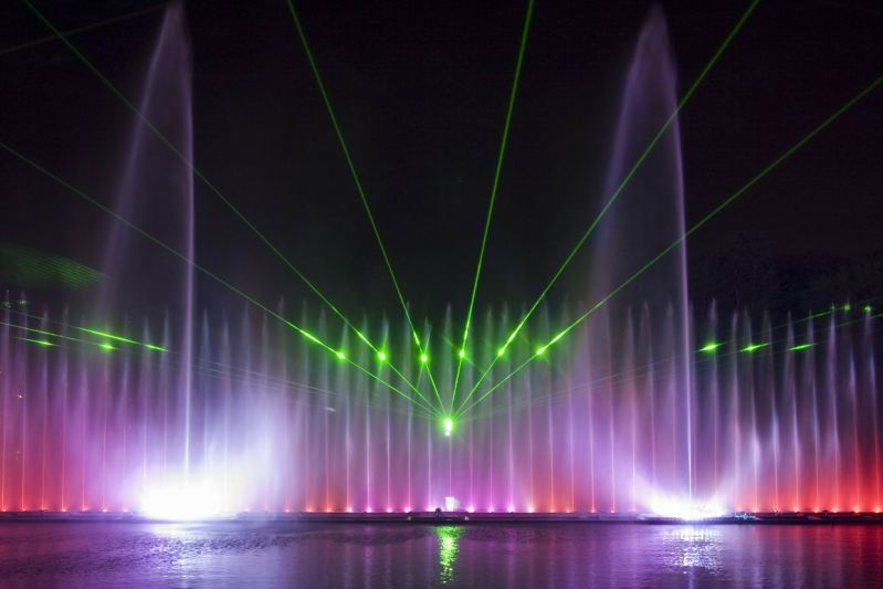 Вінницький Світломузичний фонтан« Рошен »