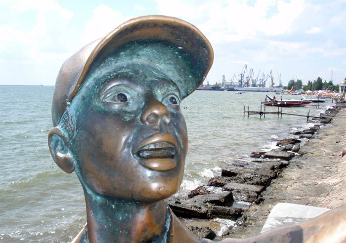  Monument to the Fisher Boy, Berdyansk 