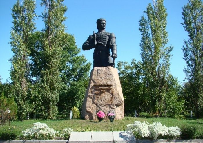 Monument to Maxim Zheleznyak, Medvedovka