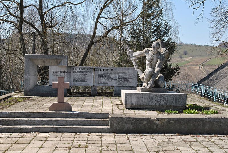 Пам'ятник радянським партизанам, Велеснів