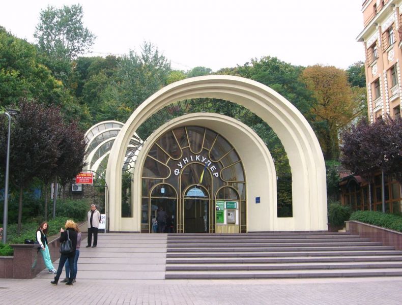 Нижняя станция Киевского фуникулера