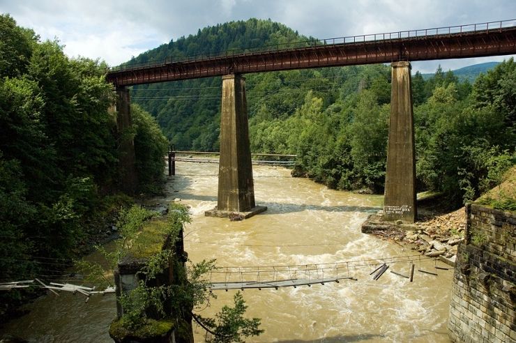 Bridge over the river Prut, Yaremche