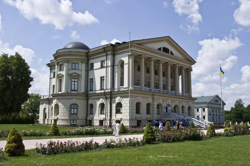  Razumovsky Palace in Baturyn 