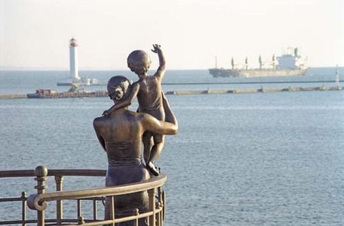 Пам'ятник дружині моряка (Морячка)