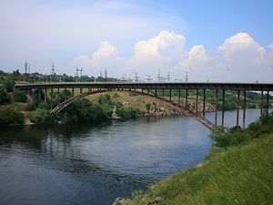 Арочный мост в Запорожье (прыжки на веревке)