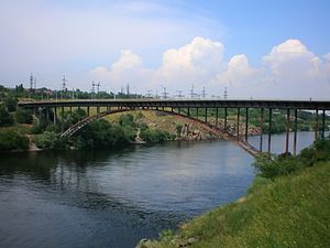 Arched bridge in Zaporozhye (jumping on a rope)