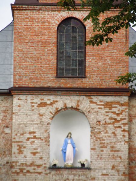 Assumption Church, Lisets