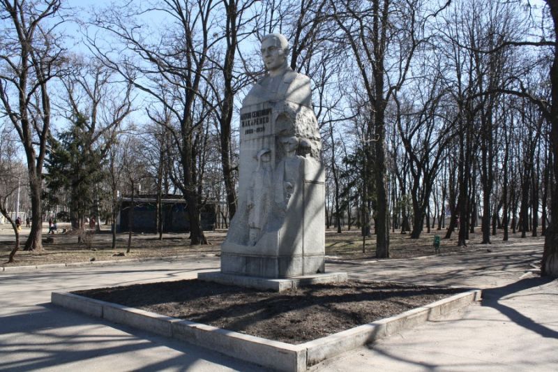 Пам'ятник Макаренко, Харків