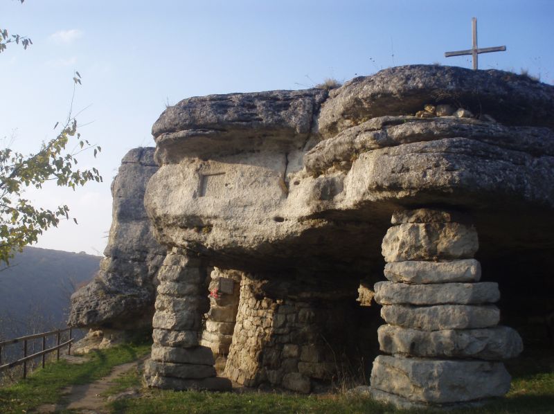 Скальный монастырь, Монастырок