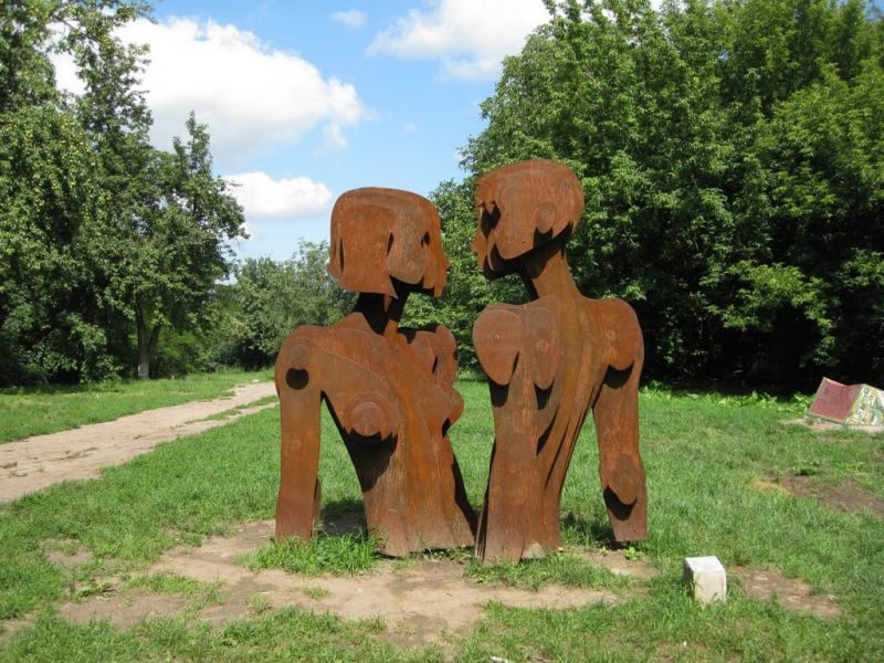 Скульптура Любовь-Река