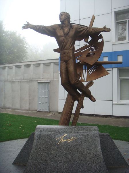  Monument to Vladimir Vysotsky in Odessa 