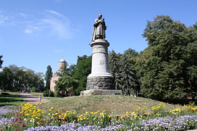  Monument to Bogdan Khmelnitsky 