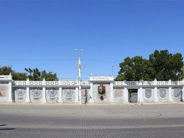Театральная площадь, Евпатория