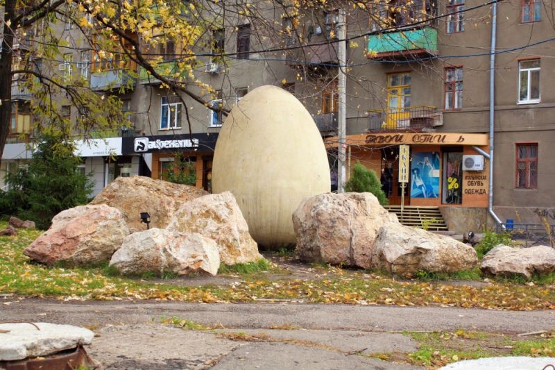 Monument to the Egg