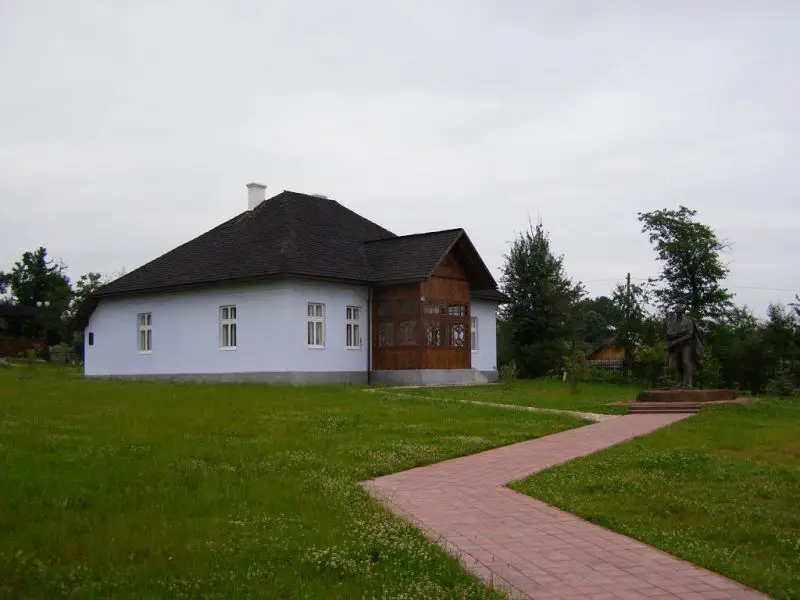 Историко-мемориальный музей Степана Бандеры, Старый Угринов
