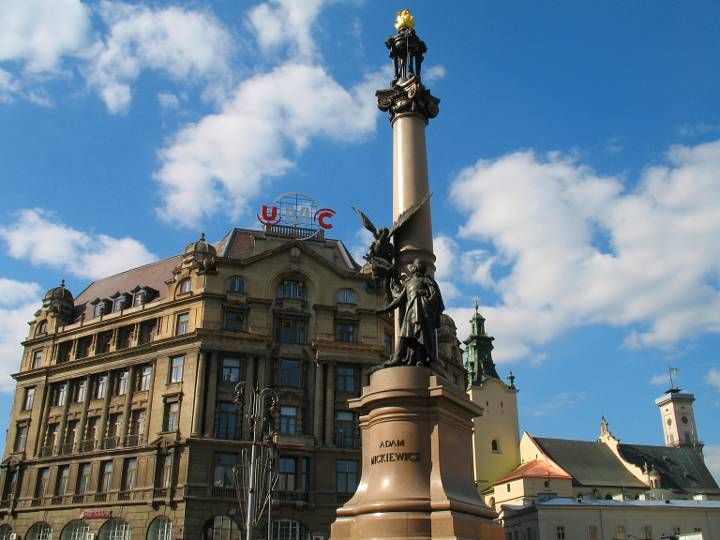 Памятник Адаму Мицкевичу во Львове