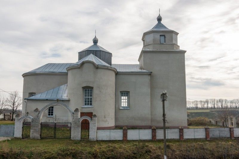 Покровская церковь-замок, Шаровка