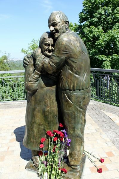 Памятник «Луиджи и Мокрина»