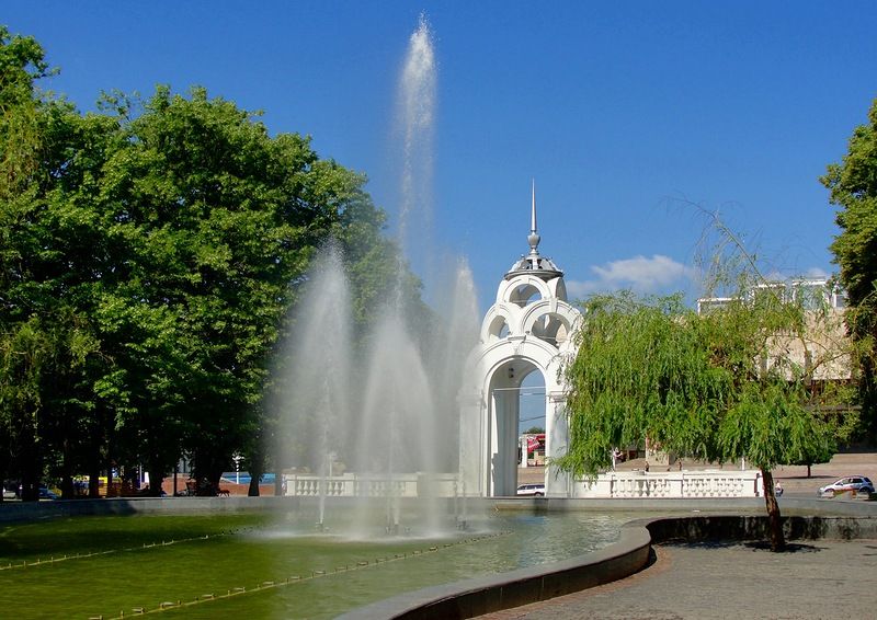 Mirror Stream Fountain