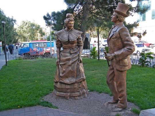  Monument to Golokhvastov and Prone Prokopovna 