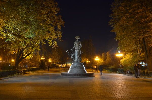 Памятник Соломии Крушельницкой, Тернополь