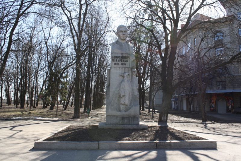 Monument to Makarenko, Kharkov