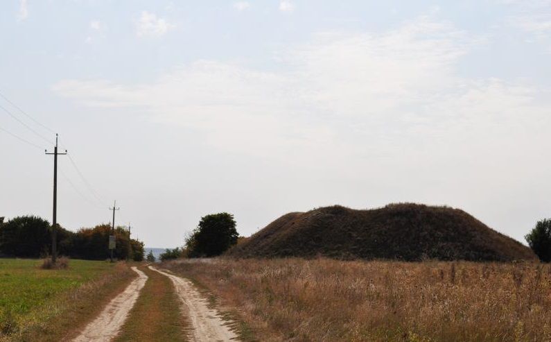 Скіфські кургани, Пустовійтівка