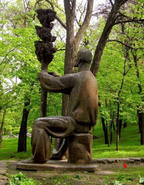 Monument to Lazarus Globe, Dnepropetrovsk